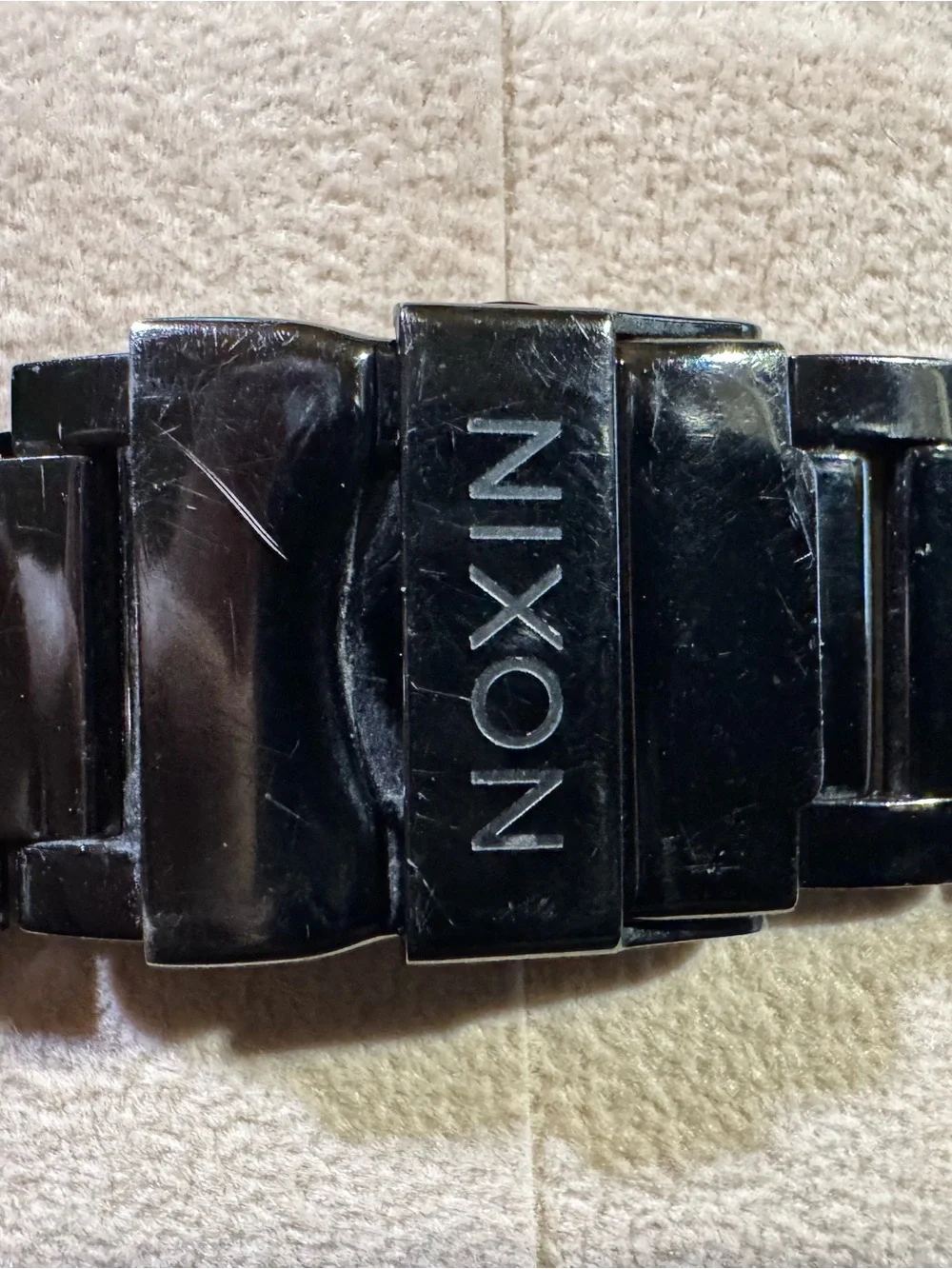 Nixon all black